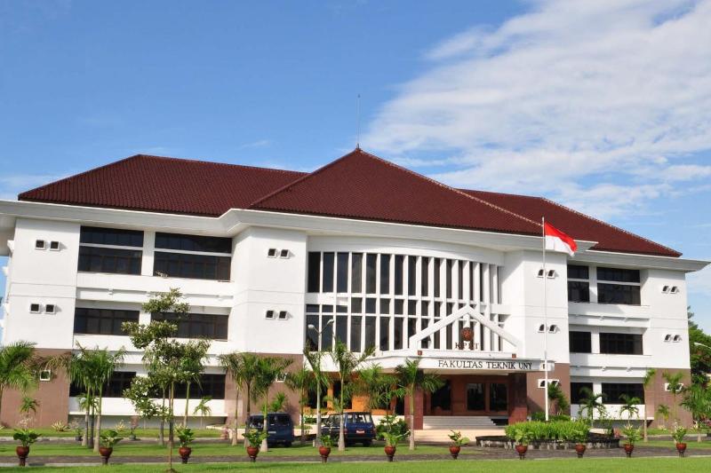 Kampus Fakultas Teknik Universitas Negeri Yogyakarta (UNY). UNY menjadi salah satu Perguruan Tinggi terbaik versi Times Higher Education (THE) World University Ranking (WUR) 2024. Foto: Dok. Universitas Negeri Yogyakarta